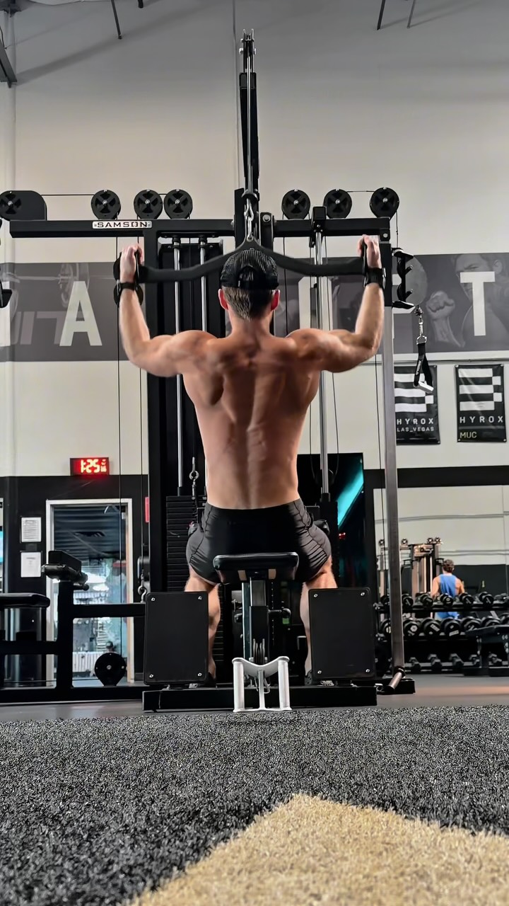 Instagram reel Dd5MFSySu6y from @bradymwilson: tuesday gym.